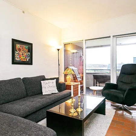 5 Person On A In Appartement